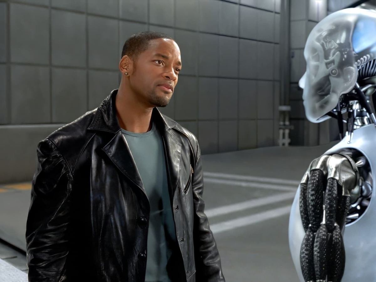 Film Criticism Essay: I, Robot deserves worse than its average (56%)&nbsp;rating.